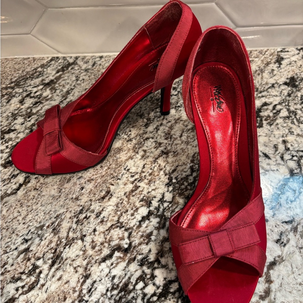 Elegant 3 inch Red Peep-Toe Heels Size 8 Medium